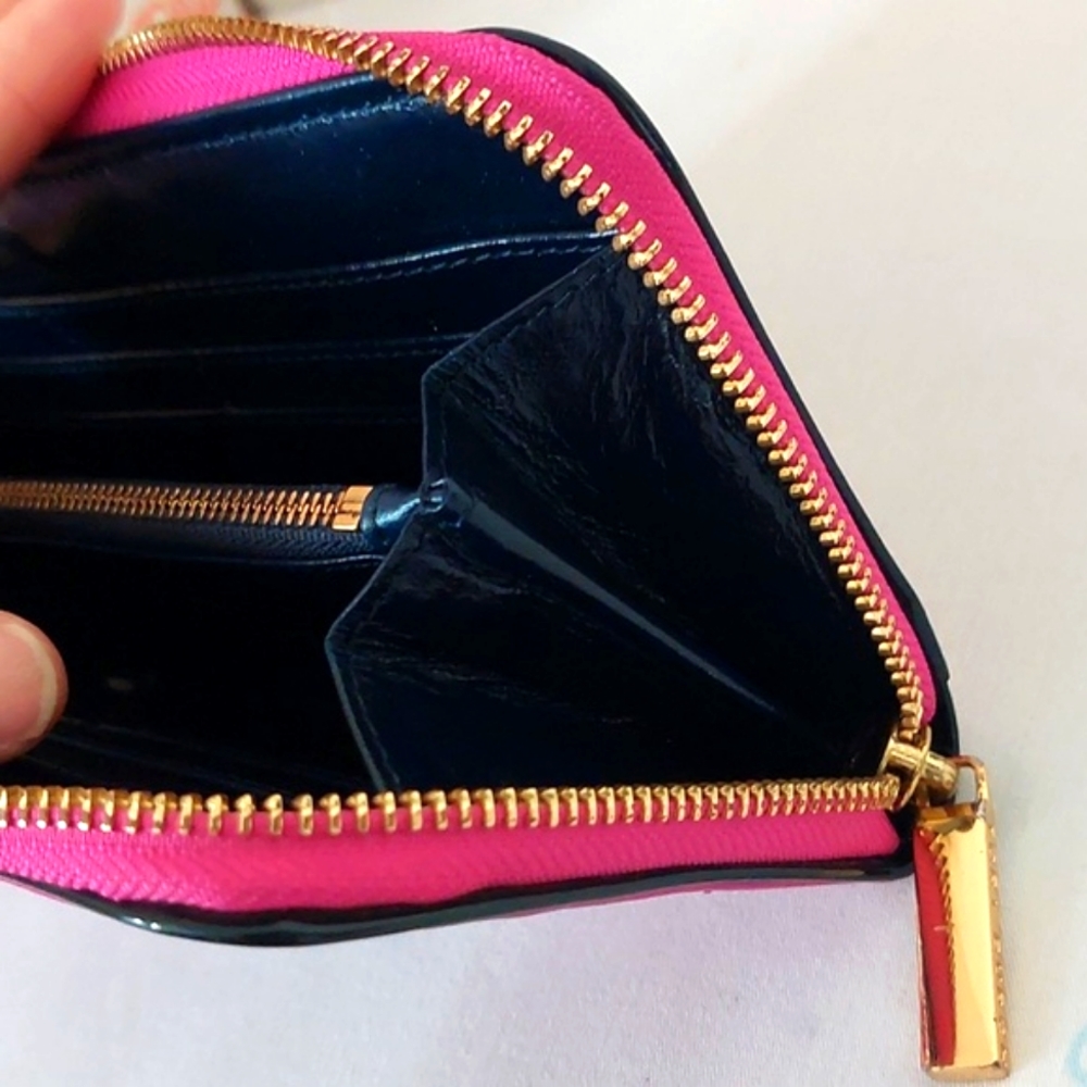 Tory burch large zip around wallet - Picture 10 of 13